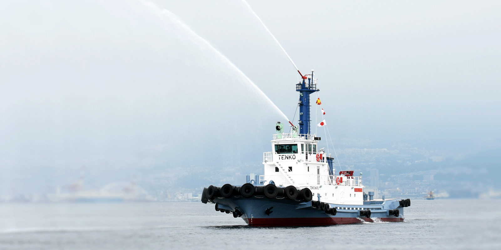 運航曳船「天興丸」｜日本海事興業